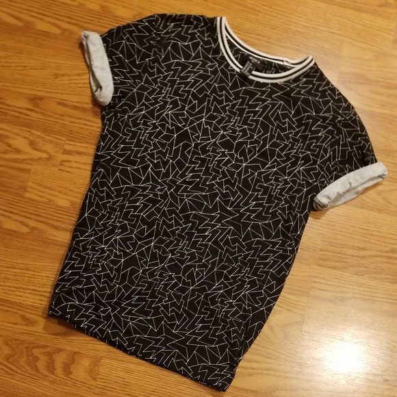 Forever 21 Other - FOREVER 21 CREWNECK RINGED-COLLAR TEE - EUC